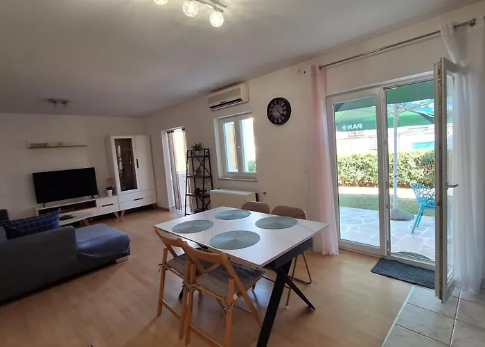 Apartment Garden Residence With Private Parking