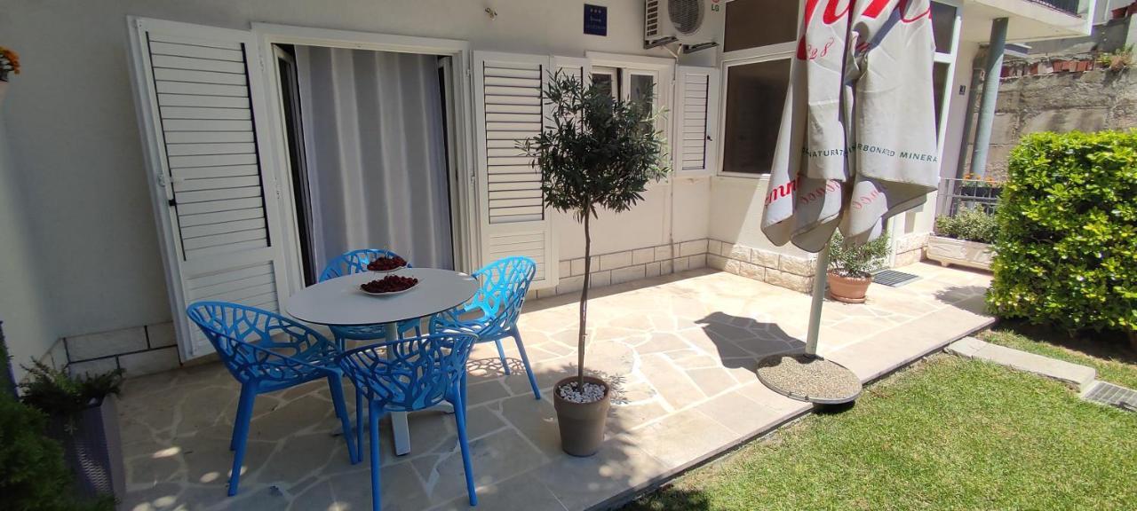 Garden With Private Parking Apartament